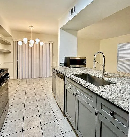 5903 Cougar Dr #D — Photo 2