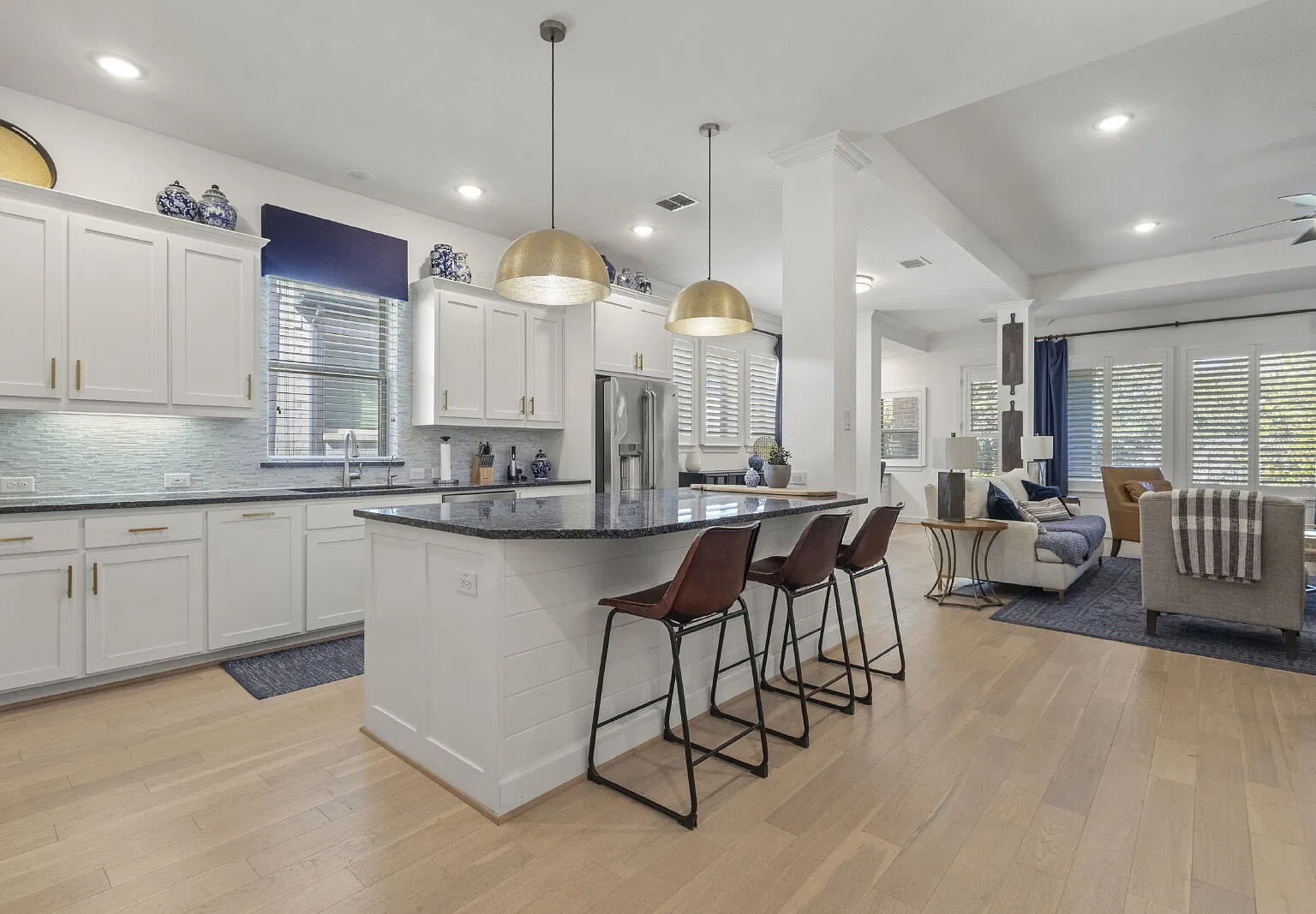 4 bed, 3.0 bath, 2364 sqft, $3,500 — Photo 4