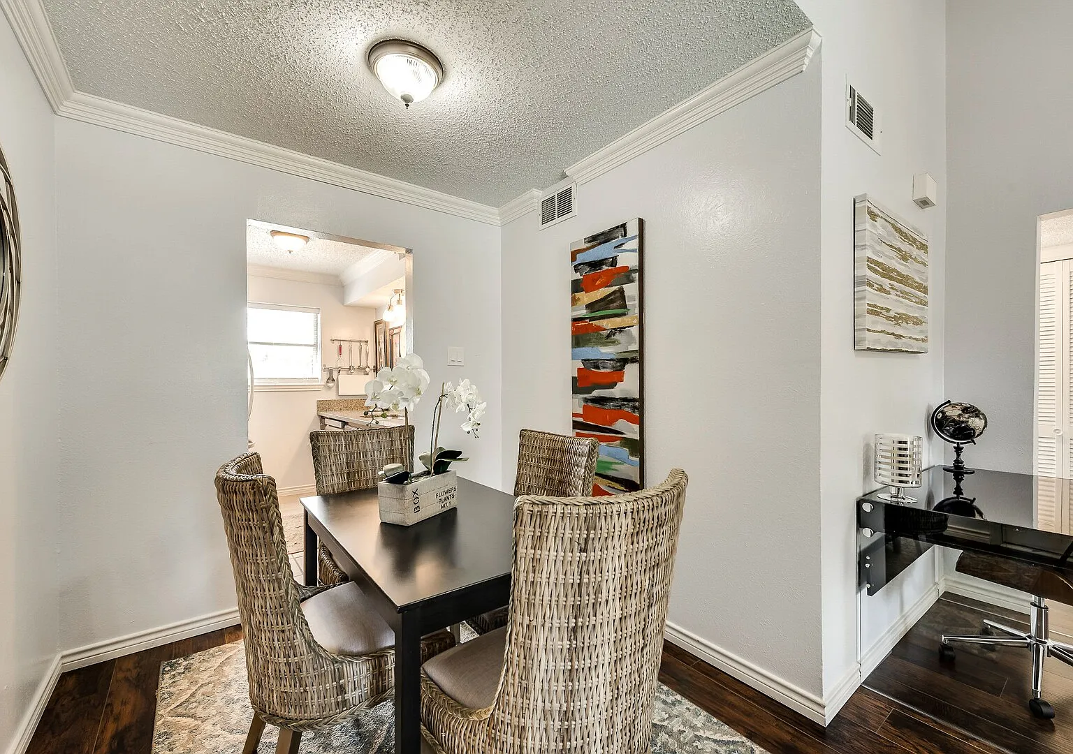 I22 World Cup Stay - 18 min to AT&T - Sleeps 4 - Public Transit — Photo 3