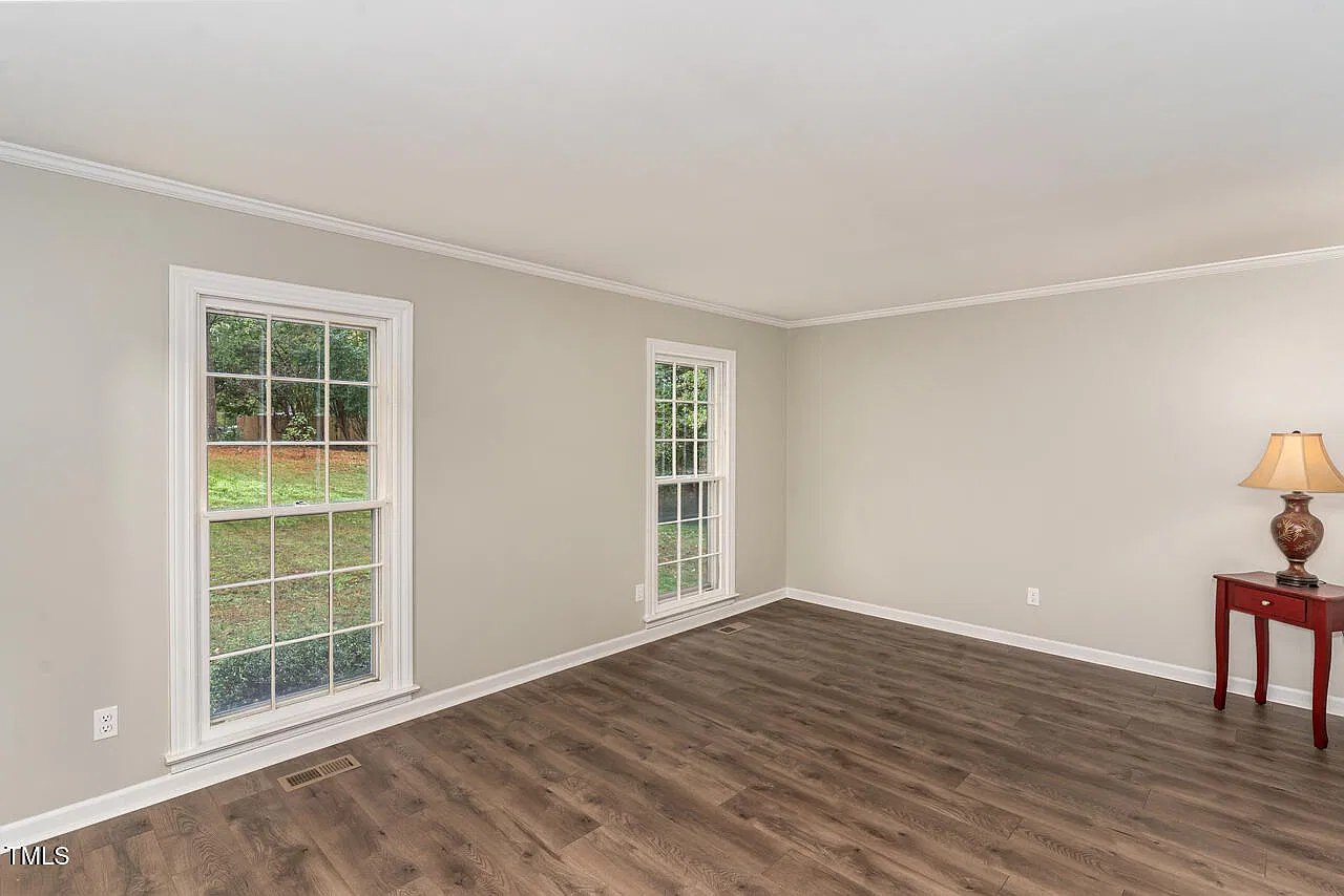 3 bed, 2.5 bath, 2500 sqft, $3,600 — Photo 2