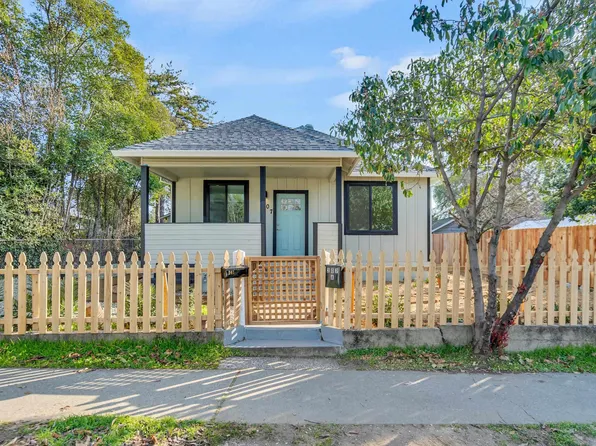 207 D St, Roseville, CA 95678