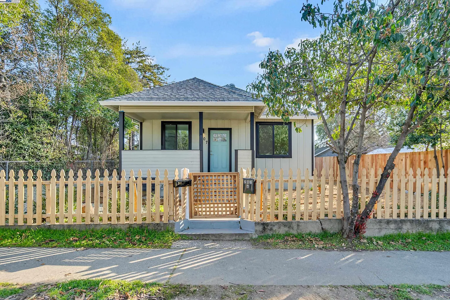 207 D St photo 1
