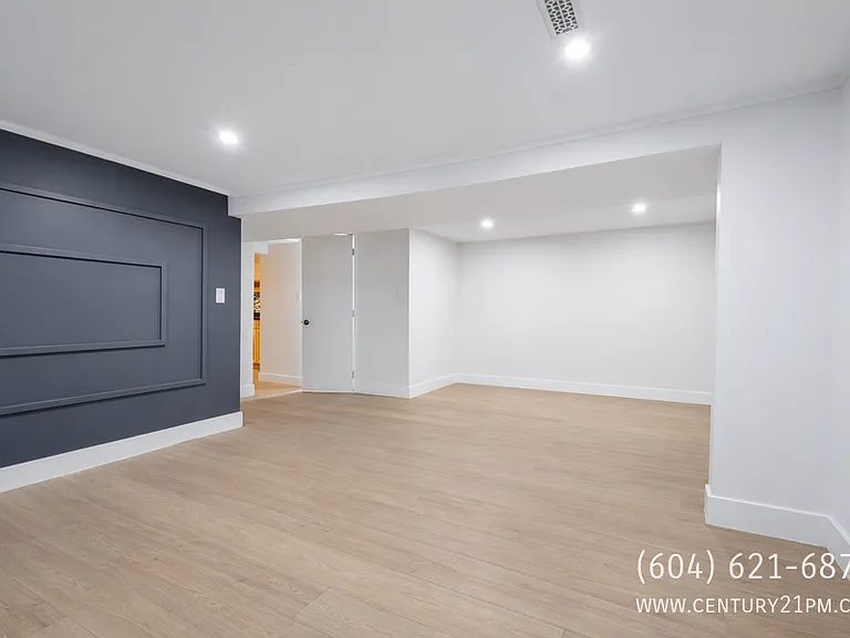 2329 Mouldstade Rd #LOWER — Photo 4