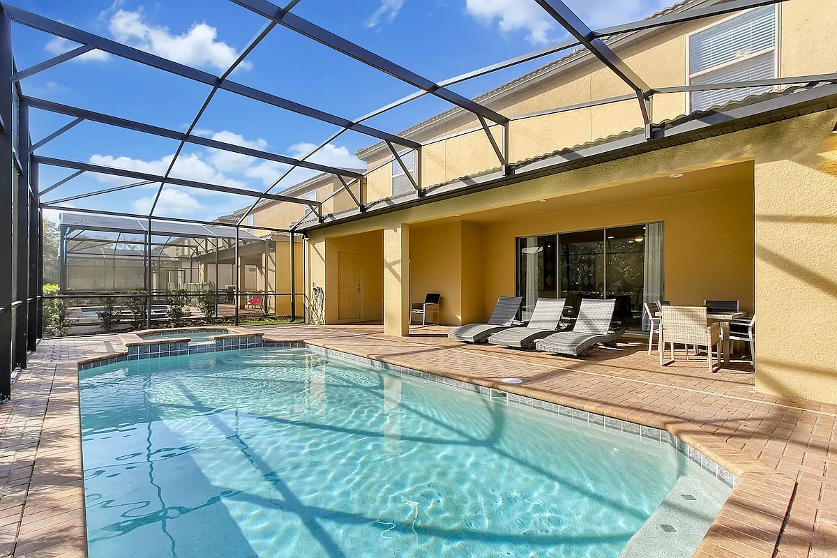 8 bed, $7,000 — Photo 1