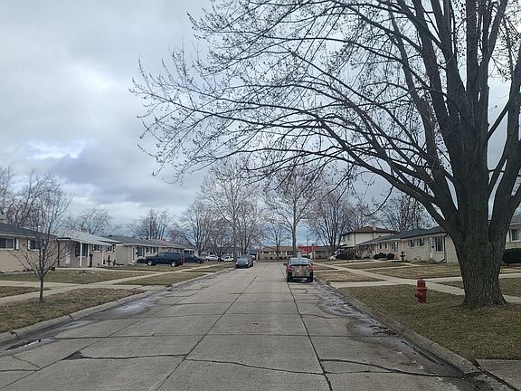 4th image of 15839 Alsip St