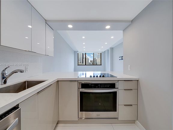 5th image of 540 Brickell Key Dr APT 1809