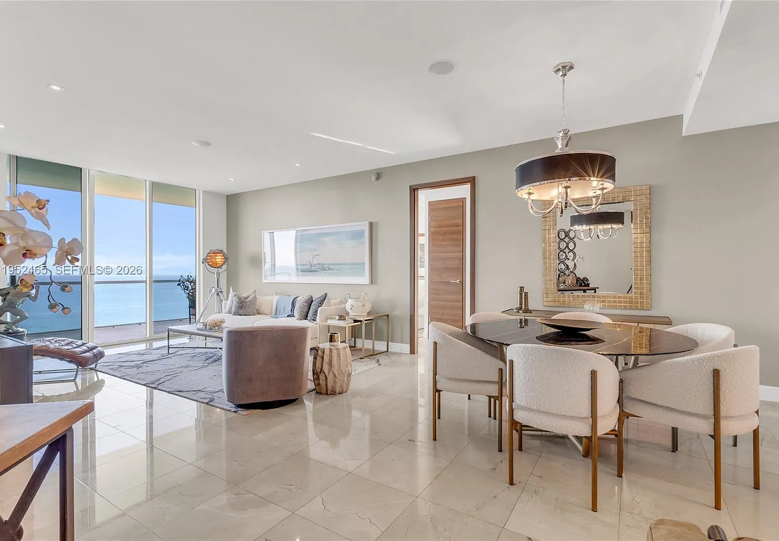 La Perla Condo — Photo 1
