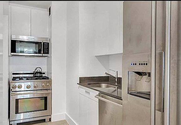 4th image of 99 John St APT 510