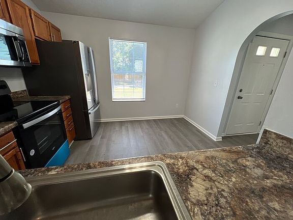 5th image of 358 Oak Breeze Dr