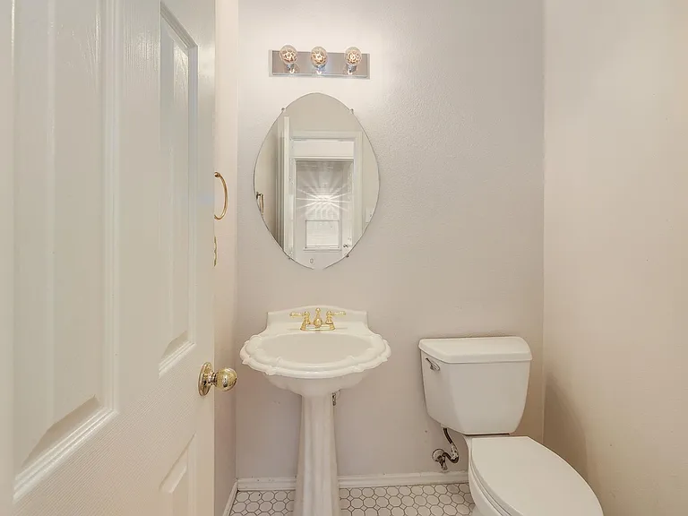 9401 Caracas Dr — Photo 27