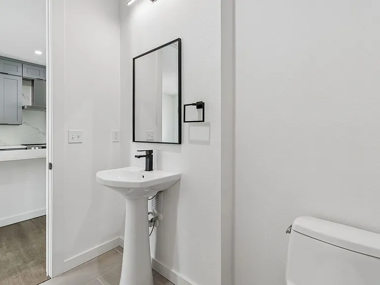 1218 E Kay St #14 — Photo 32