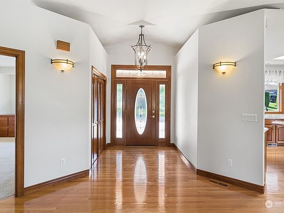 5th image of 249 Lochwood Drive
