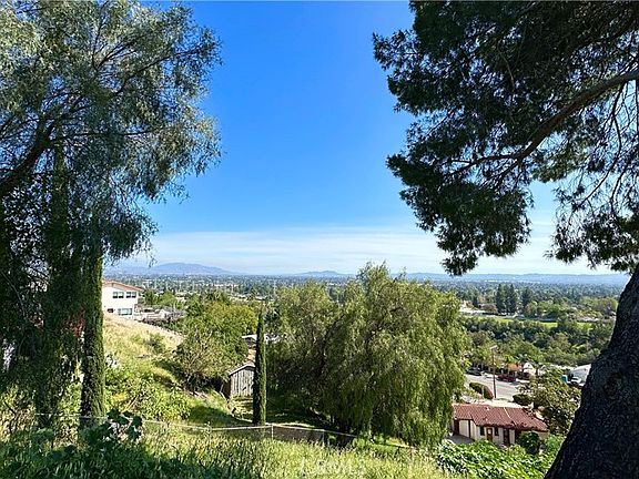 5th image of 11531 Vimy Rd