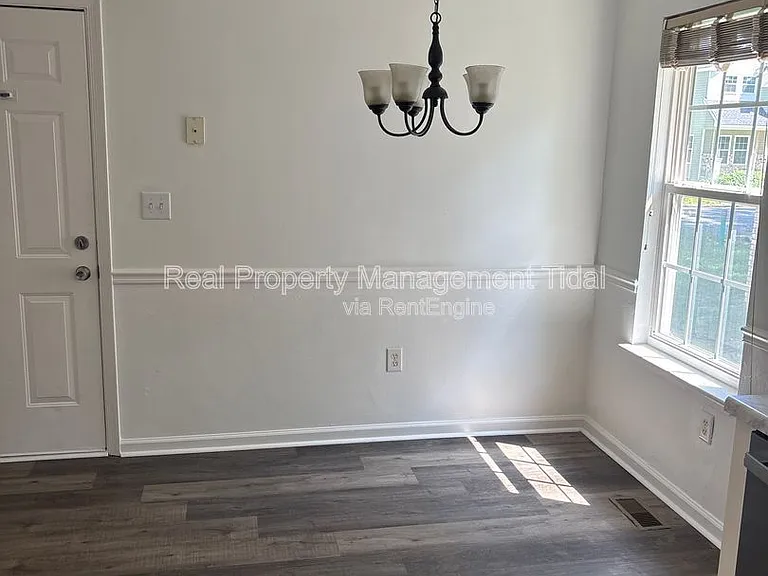 5048 Queen St — Photo 5