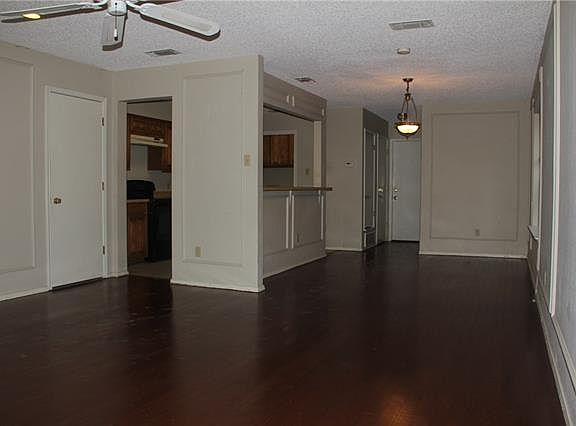 3rd image of 3909 Bunting Ave