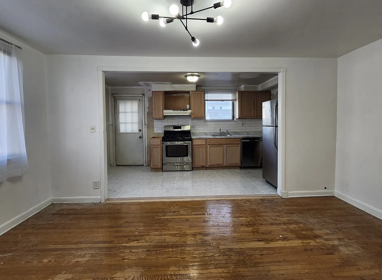 3 bed, 1500 sqft, $2,285 — Photo 3