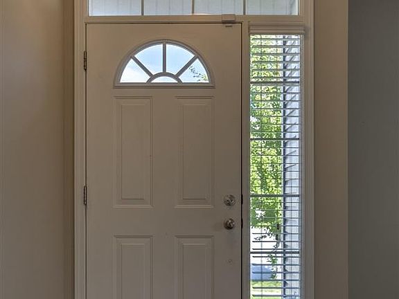 3rd image of 20811 Charles St