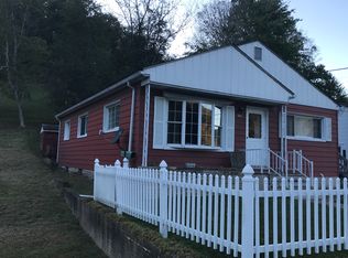 929 River St, Gassaway, WV 26624