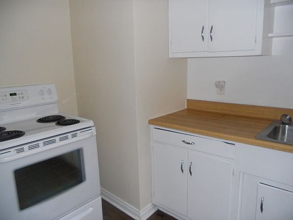 4th image of 304 Highland Pkwy APT 4