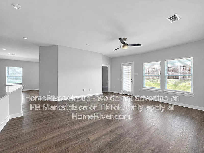 4 bed, 2.0 bath, 1902 sqft, $2,135 — Photo 2