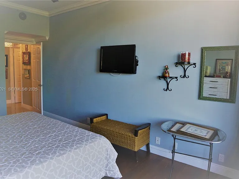 151 Crandon Blvd #430 — Photo 8