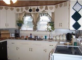 1673 District Rd, Fredonia, PA 16124