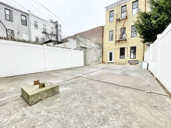 374 Bleecker Street image 10 of 11