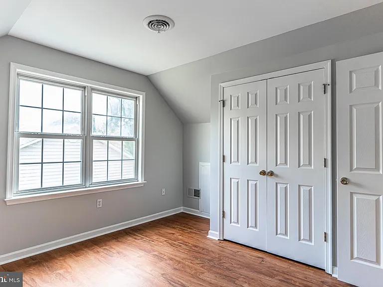 121 Nottingham Ct — Photo 36