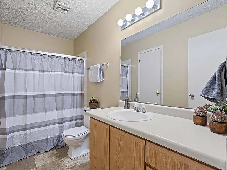 Full-Size Bathroom