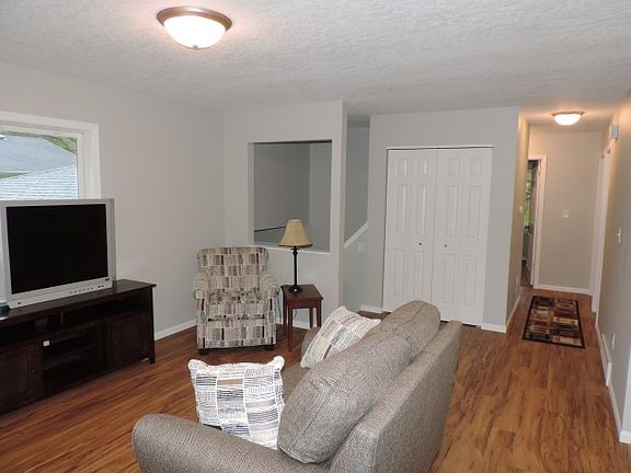 4th image of 70 Birch Ct