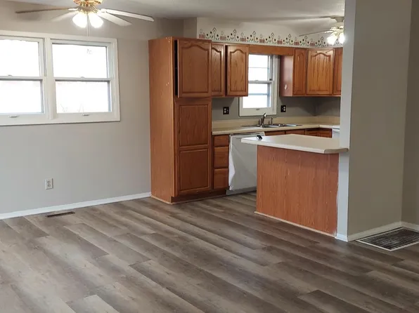 1103 E Wall St, Centerville, IA 52544