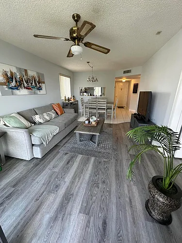 3138 Via Poinciana Photo 1