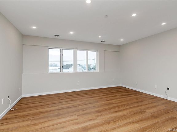3rd image of 62 South St