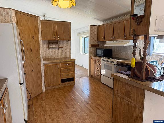 3rd image of 1901 Kalmia St
