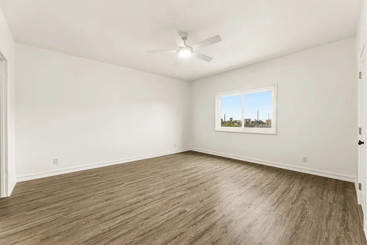 Primary Bedroom - 534 E Hazel St