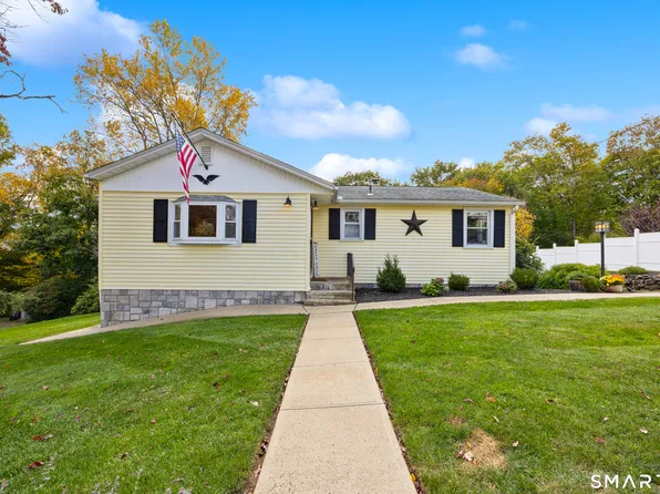 16 Paramount Drive, Seymour, CT 06483