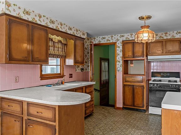 4th image of 1205 Mineral Springs Rd