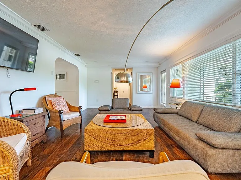 401 Bullard Pkwy — Photo 3