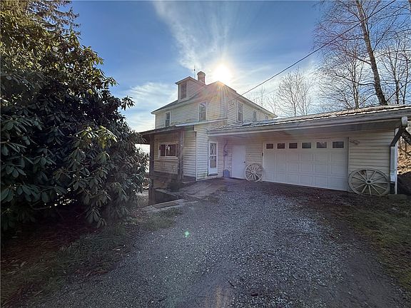 3rd image of 1270 Roaring Run Rd