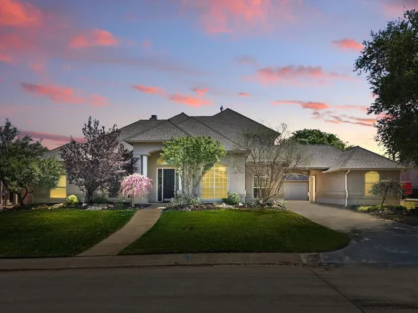 438 Remington Dr E, Lewisville, TX 75077