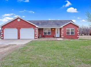 7823 Crooked Creek Ln, Henley, MO 65040