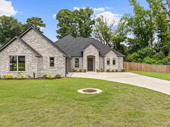 128 Saddle Brook Cir, Hallsville, TX 75650