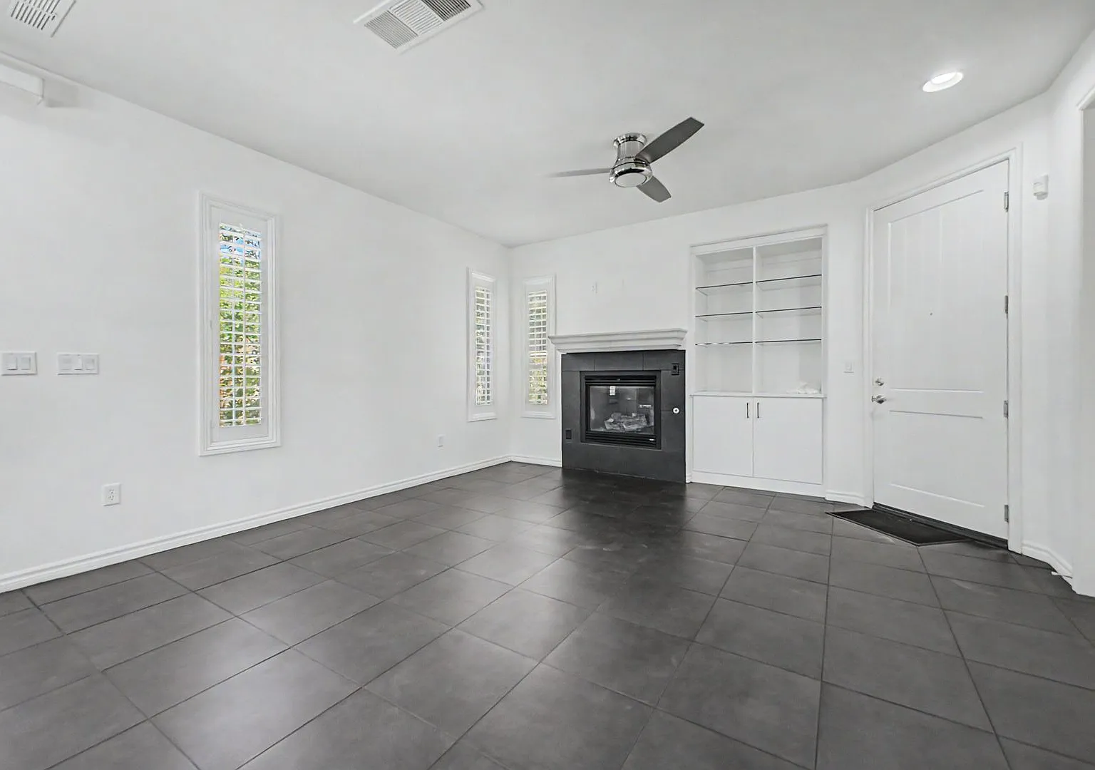 Guard gated home in the heart of Summerlin! — Photo 4