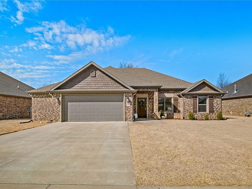 1st image of 880 Bob Glen Cir