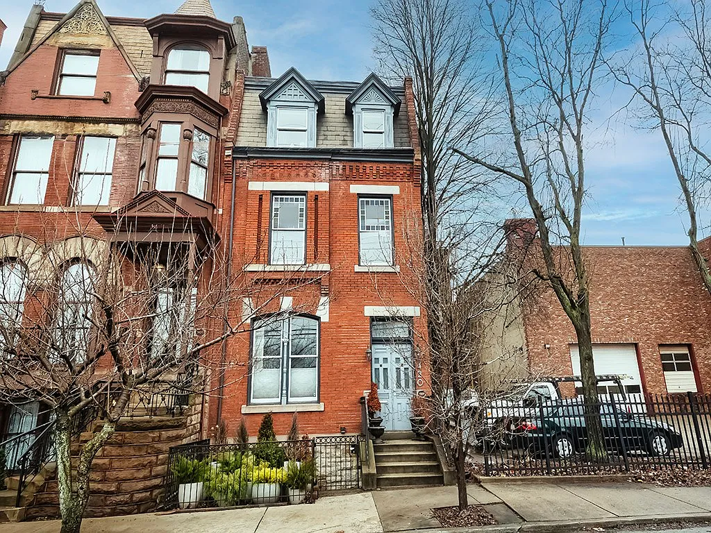 420 Pressley St photo 1