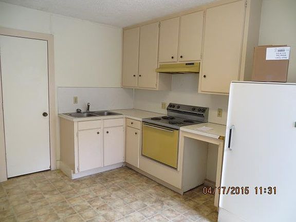 2nd image of 1526 Avenue E APT A
