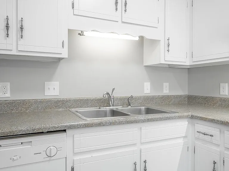 8214 Holly Crest Dr — Photo 19
