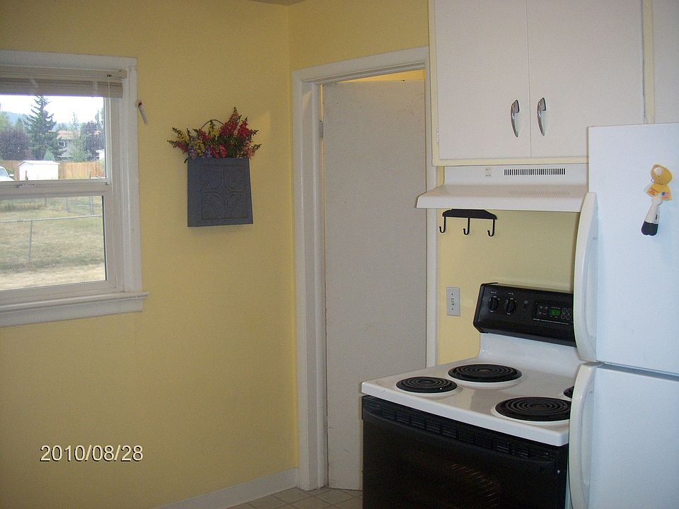 kitchen/door to basement