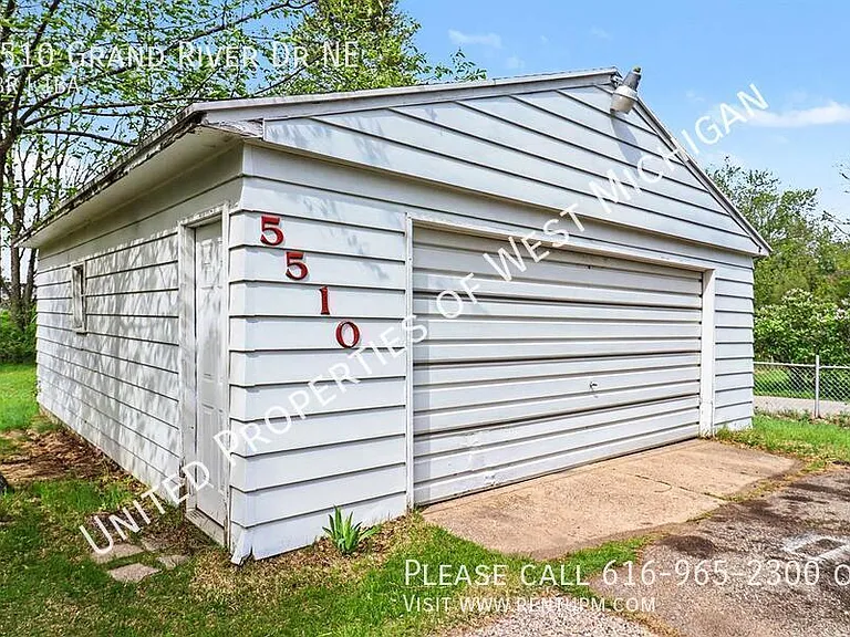 5510 Grand River Dr NE — Photo 4