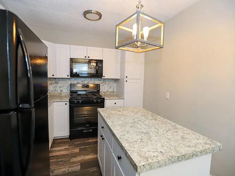 3515 E King Pl — Photo 4